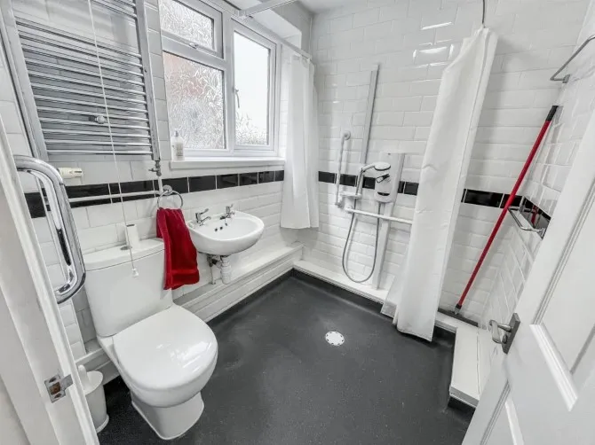 Property for Auction in London - 13 Amberley Court, Sidcup, Kent