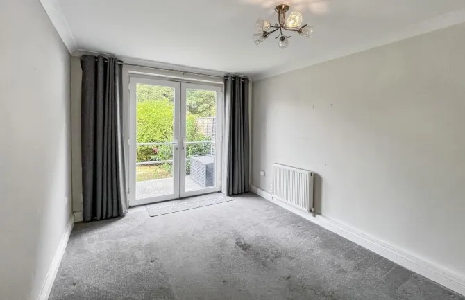 Property for Auction in London - 13 Amberley Court, Sidcup, Kent