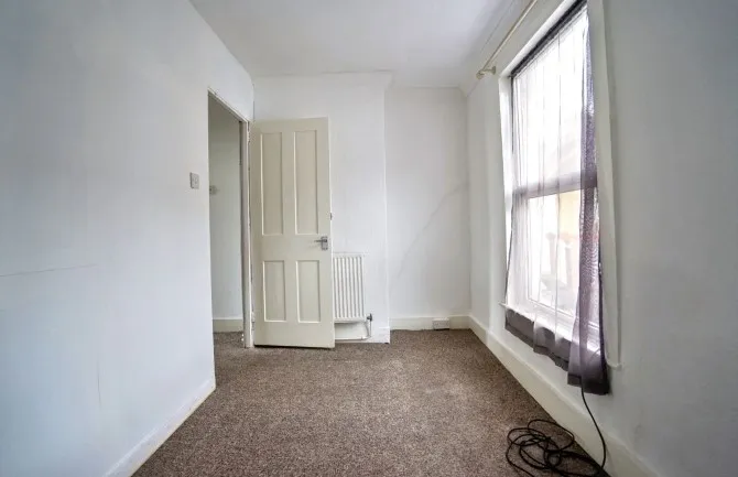 Property for Auction in London - 20 Southill Road, Chatham, Kent