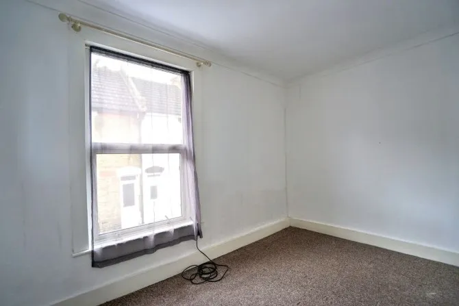 Property for Auction in London - 20 Southill Road, Chatham, Kent