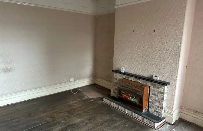 Property for Auction in London - 16 Newport Street, Oldham, Lancashire
