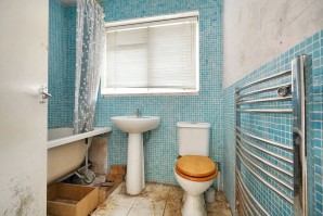 Property for Auction in London - 24 Briar Meads, Oadby, Leicester, Leicestershire