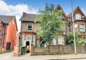 Property for Auction in London - Flat 11, 27 Biscot Road, Luton, Bedfordshire