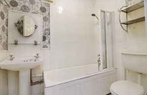 Property for Auction in London - Flat 1 Rotherwick Court, 72 Alexandra Road, Farnborough, Hampshire