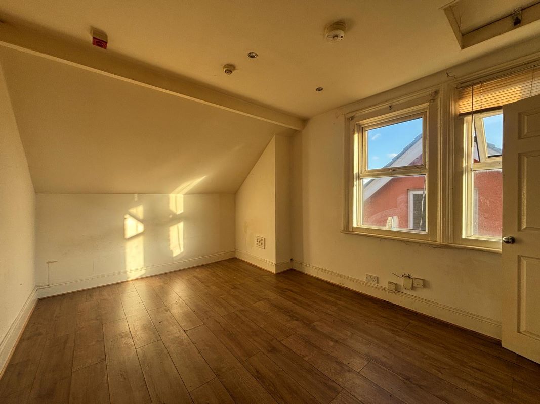 Biscot Road, Luton, Bedfordshire, LU3 1AH - Online Auctions