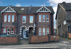 Property for Auction in London - Flat 14, 23-25 Biscot Road, Luton, Bedfordshire