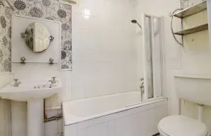 Property for Auction in London - Flat 1 Rotherwick Court, 72 Alexandra Road, Farnborough, Hampshire
