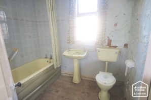 Property for Auction in London - 17 Albert Crescent, Lincoln, Lincolnshire