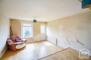 Property for Auction in London - Basement Flat, 8 Percival Terrace, Dover, Kent