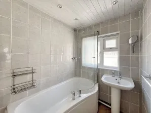Property for Auction in London - 137 Sullivan Way, Elstree, Hertfordshire