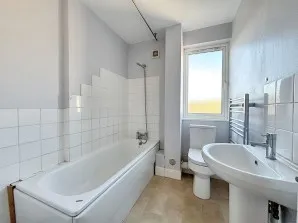 Property for Auction in London - 55B High Street North, Dunstable, Bedfordshire