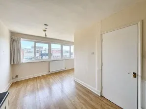 Property for Auction in London - 55B High Street North, Dunstable, Bedfordshire