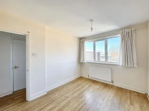 Property for Auction in London - 55B High Street North, Dunstable, Bedfordshire