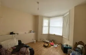 Property for Auction in London - Garden Flat, 31 Thurlow Park Road, Lambeth, London