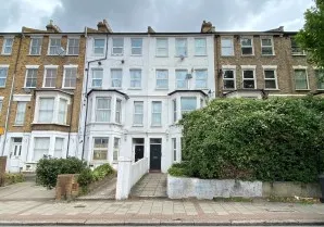 Property for Auction in London - Garden Flat, 31 Thurlow Park Road, Lambeth, London
