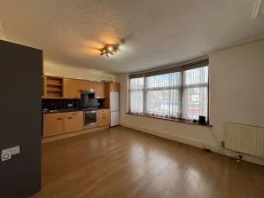 Property for Auction in London - 3A Brent Mansions, Brent Street, Hendon, London