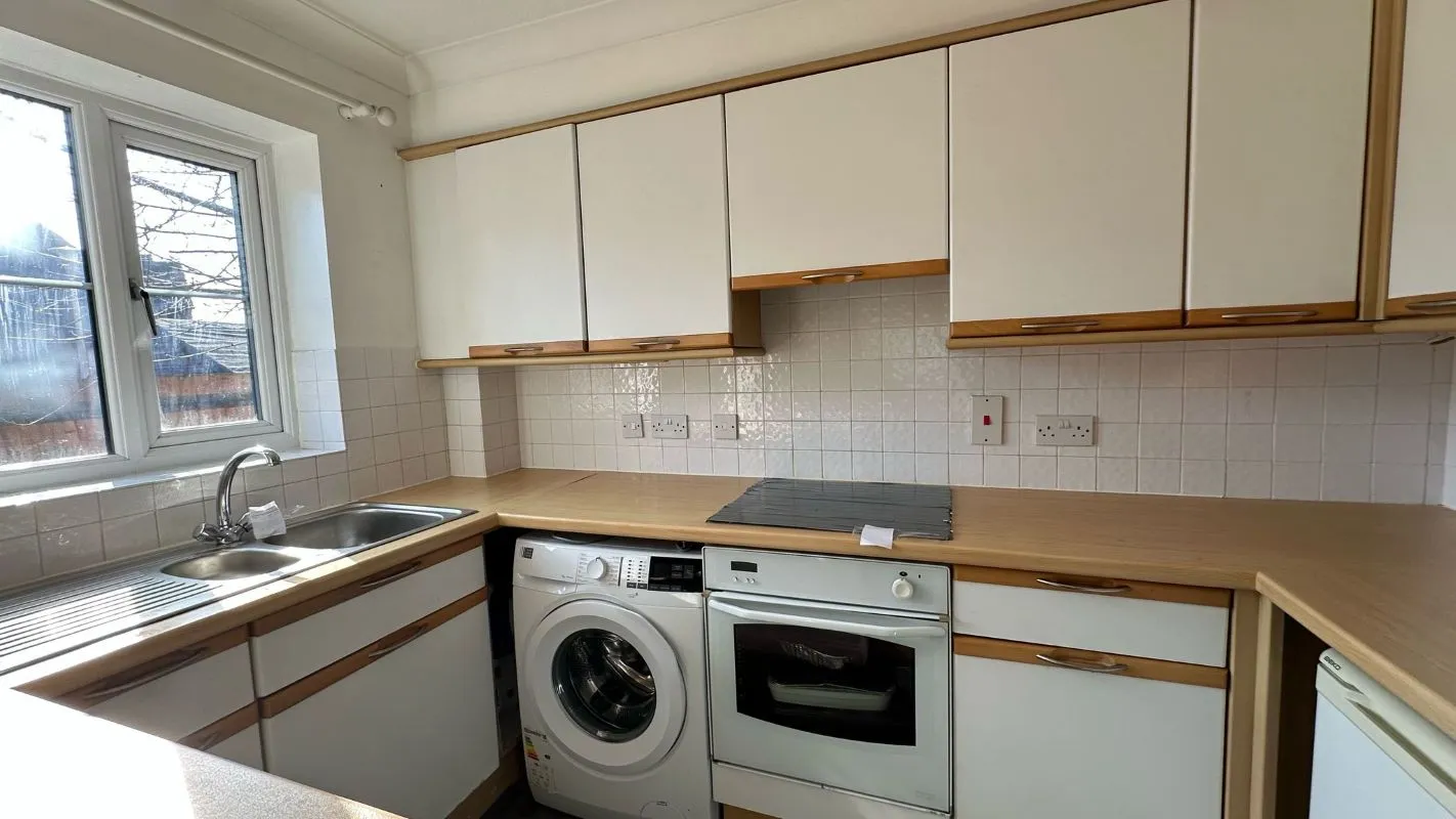 Cramer Court, Warwick Road, New Malden, Surrey, KT3 3SH - Online Auctions