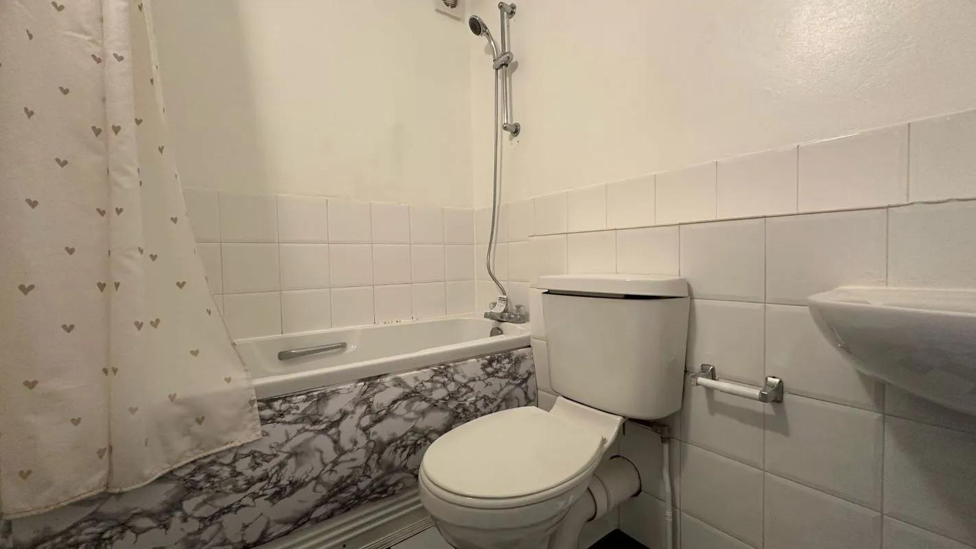 Cramer Court, Warwick Road, New Malden, Surrey, KT3 3SH - Online Auctions
