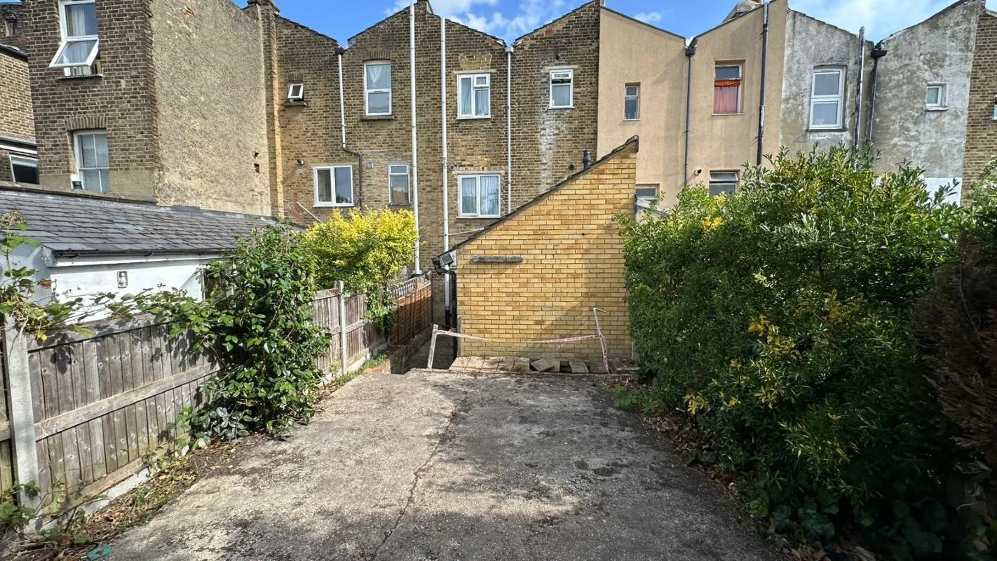 Moffat Road, Thornton Heath, Surrey, CR7 8PZ - Online Auctions