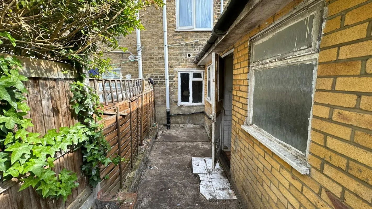 Moffat Road, Thornton Heath, Surrey, CR7 8PZ - Online Auctions
