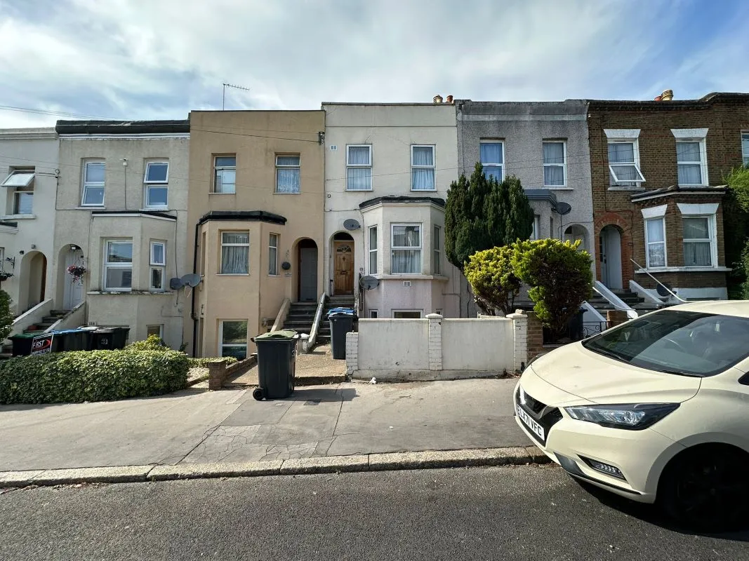 Moffat Road, Thornton Heath, Surrey, CR7 8PZ - Online Auctions