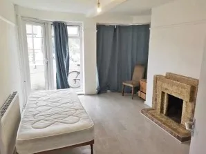 Property for Auction in London - 39 Silchester Court, London Road, Thornton Heath, Surrey