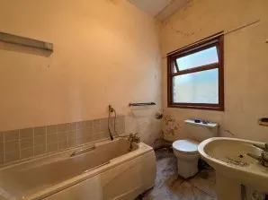 Property for Auction in London - 196 Victoria Road, Muswell Hill, London