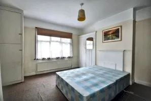 Property for Auction in London - 63 Hendon Way, Cricklewood, London