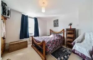 Property for Auction in London - Flat 111 Courtenay House, 9 New Park Road, Brixton, London
