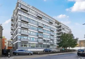 Property for Auction in London - Flat 111 Courtenay House, 9 New Park Road, Brixton, London
