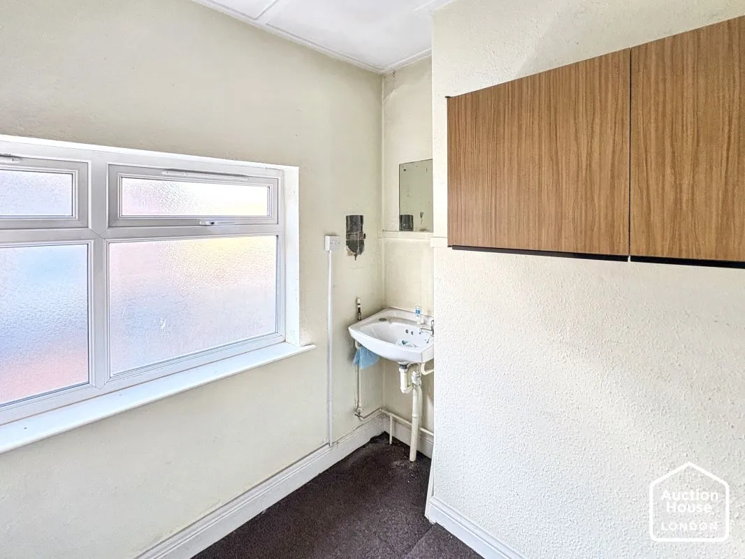 Town Hall Street, Grimsby, North East Lincolnshire, DN31 1HN - Online Auctions