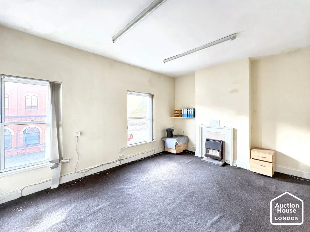 Town Hall Street, Grimsby, North East Lincolnshire, DN31 1HN - Online Auctions