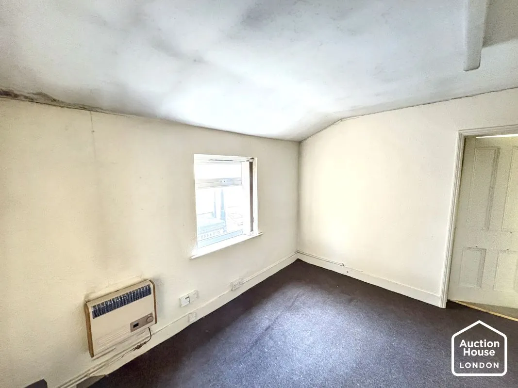 Town Hall Street, Grimsby, North East Lincolnshire, DN31 1HN - Online Auctions