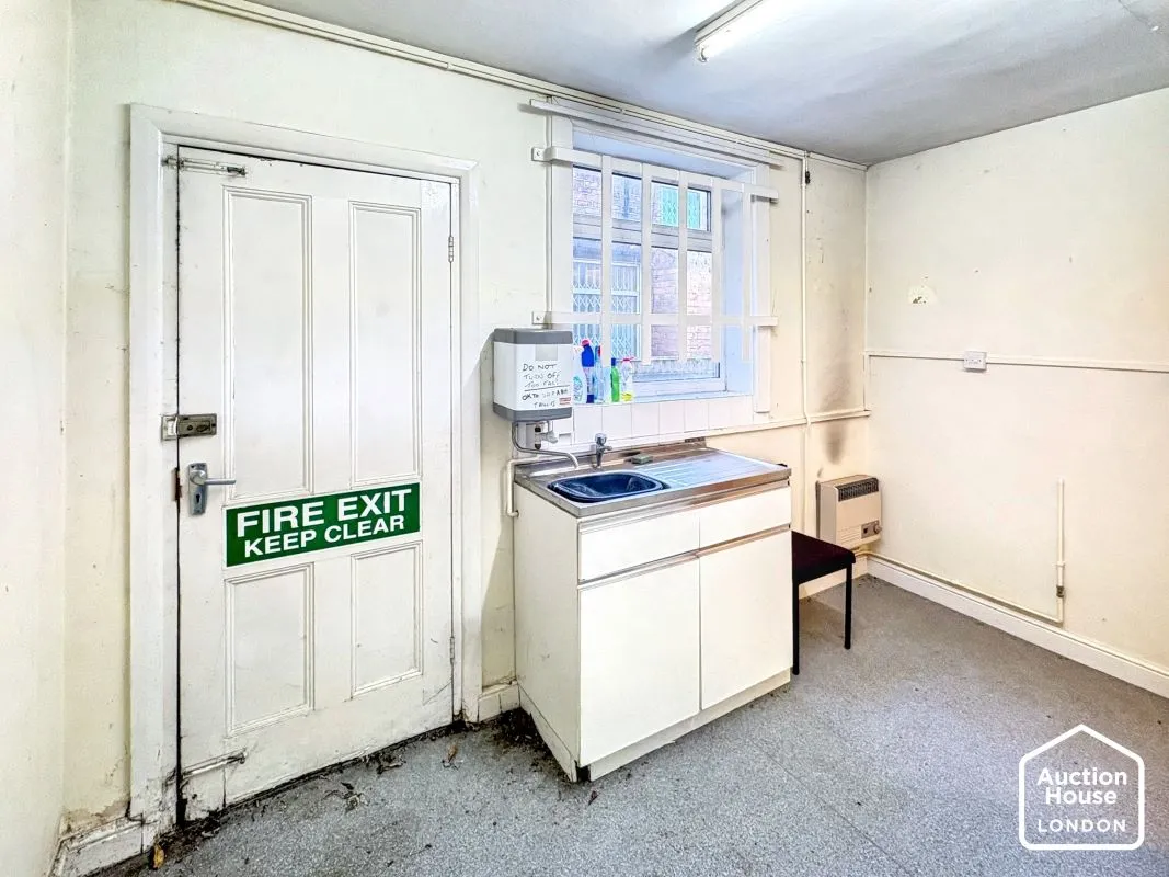 Town Hall Street, Grimsby, North East Lincolnshire, DN31 1HN - Online Auctions