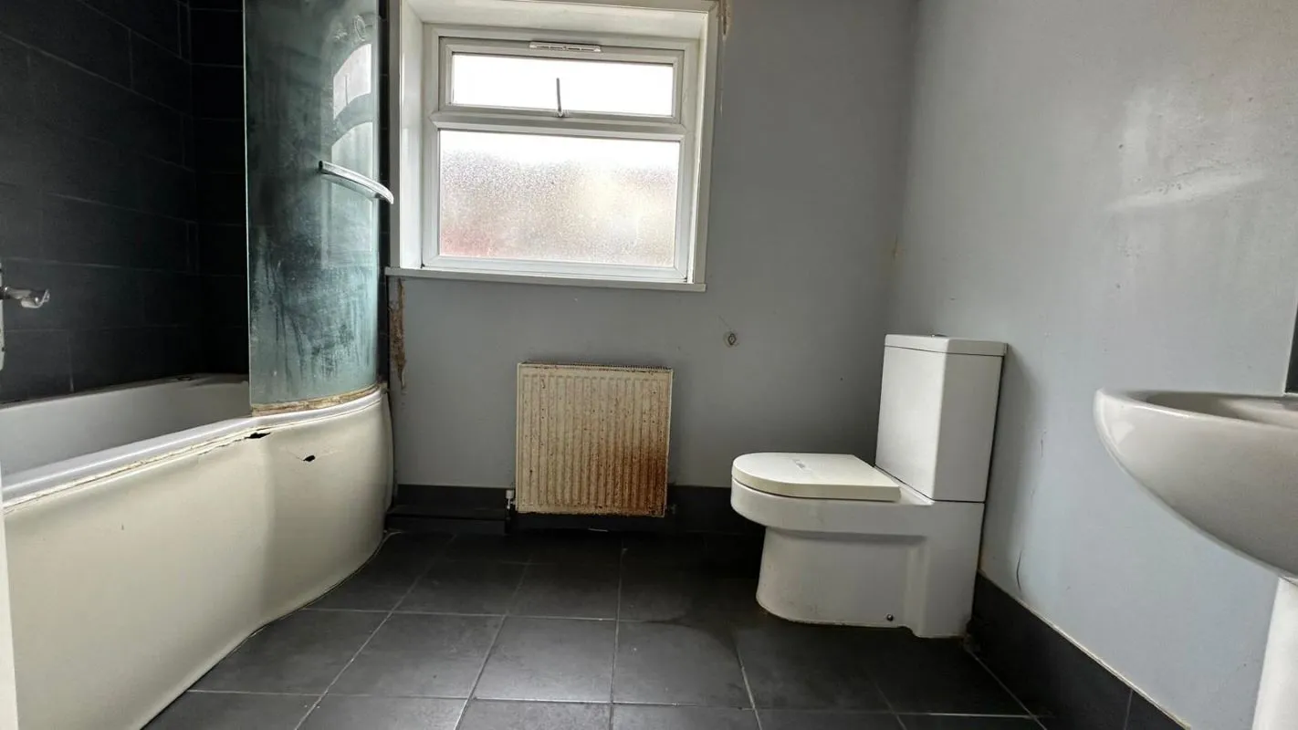 Tweedmouth Road, Plaistow, London, E13 9HT - Online Auctions