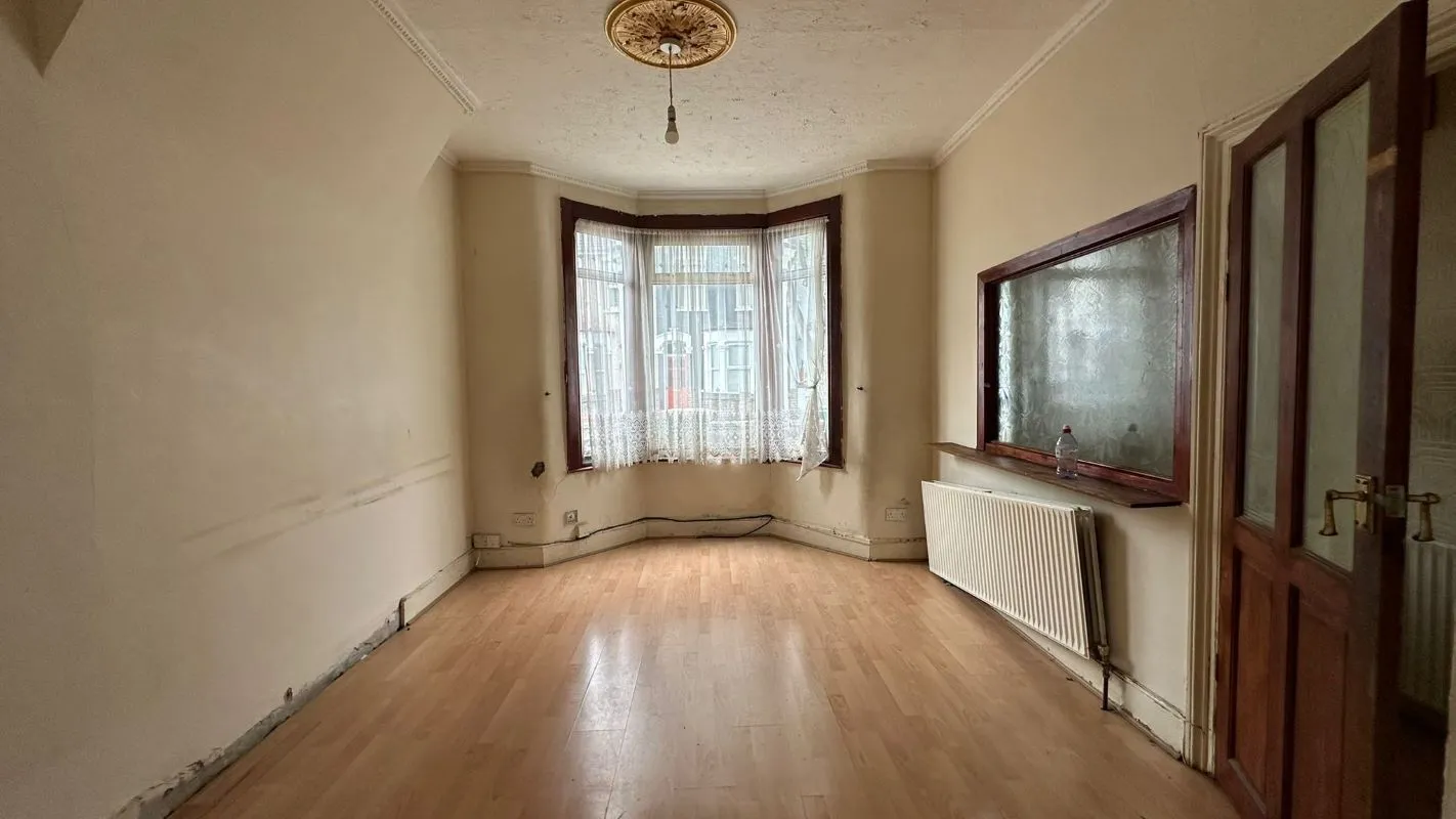 Tweedmouth Road, Plaistow, London, E13 9HT - Online Auctions