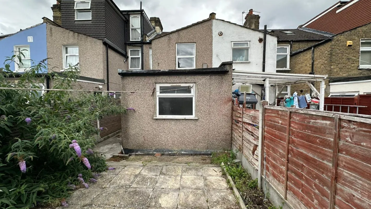Tweedmouth Road, Plaistow, London, E13 9HT - Online Auctions