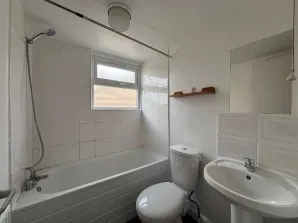 Property for Auction in London - Flat F, 28 Hibernia Road, Hounslow, Middlesex