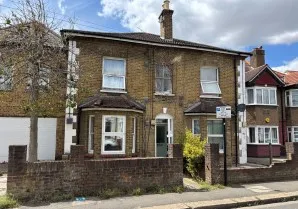 Property for Auction in London - Flat F, 28 Hibernia Road, Hounslow, Middlesex
