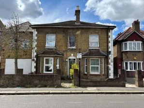 Property for Auction in London - Flat F, 28 Hibernia Road, Hounslow, Middlesex