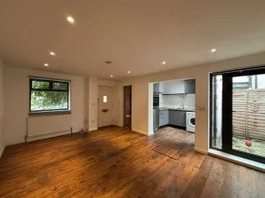 Property for Auction in London - 638D Green Lanes, Hornsey, London