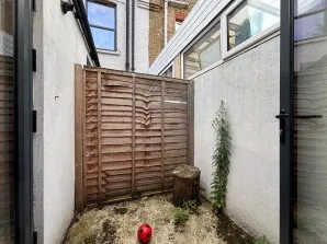 Property for Auction in London - 638D Green Lanes, Hornsey, London