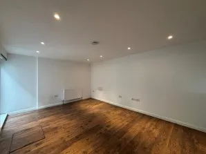 Property for Auction in London - 638D Green Lanes, Hornsey, London