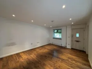 Property for Auction in London - 638D Green Lanes, Hornsey, London