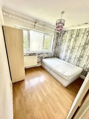 Property for Auction in London - 86A Holly Hill Road, Erith, Kent