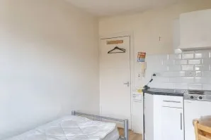 Property for Auction in London - Flat 3, 2 Buxton Road, Willesden, London