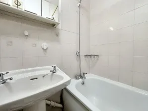Property for Auction in London - Flat 28 Florin Court, 6-9 Charterhouse Square, Barbican, London