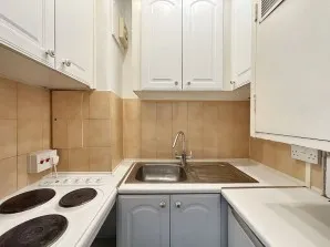Property for Auction in London - Flat 28 Florin Court, 6-9 Charterhouse Square, Barbican, London
