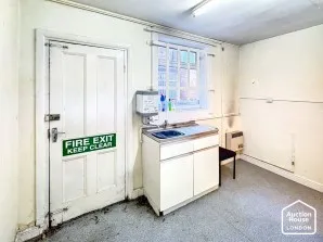 Property for Auction in London - 10 Town Hall Street, Grimsby, North East Lincolnshire