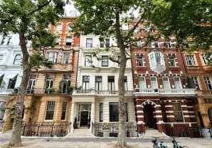 Property for Auction in London - Flat 4, 193 Queen's Gate, South Kensington, London